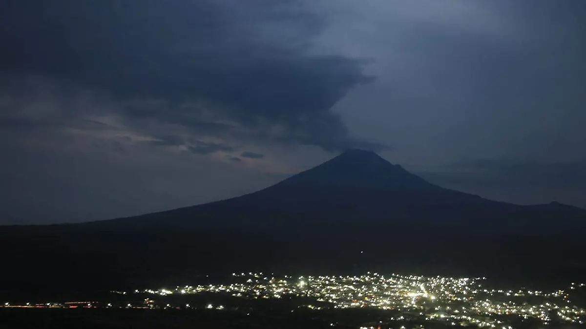 Comienzan a sentirse las bajas temperaturas y con ello la actividad del volcán Popocatépetl comienza a incrementar